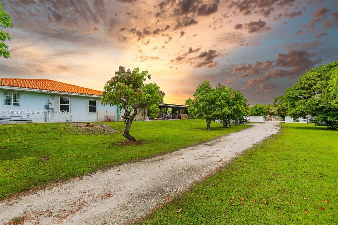 待售: $1,050,000 (3 贝兹, 2 浴室, 1681 平方英尺)