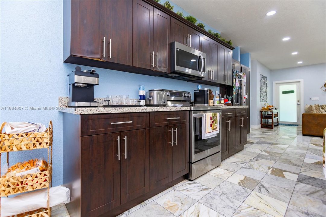 待售: $1,050,000 (3 贝兹, 2 浴室, 1681 平方英尺)