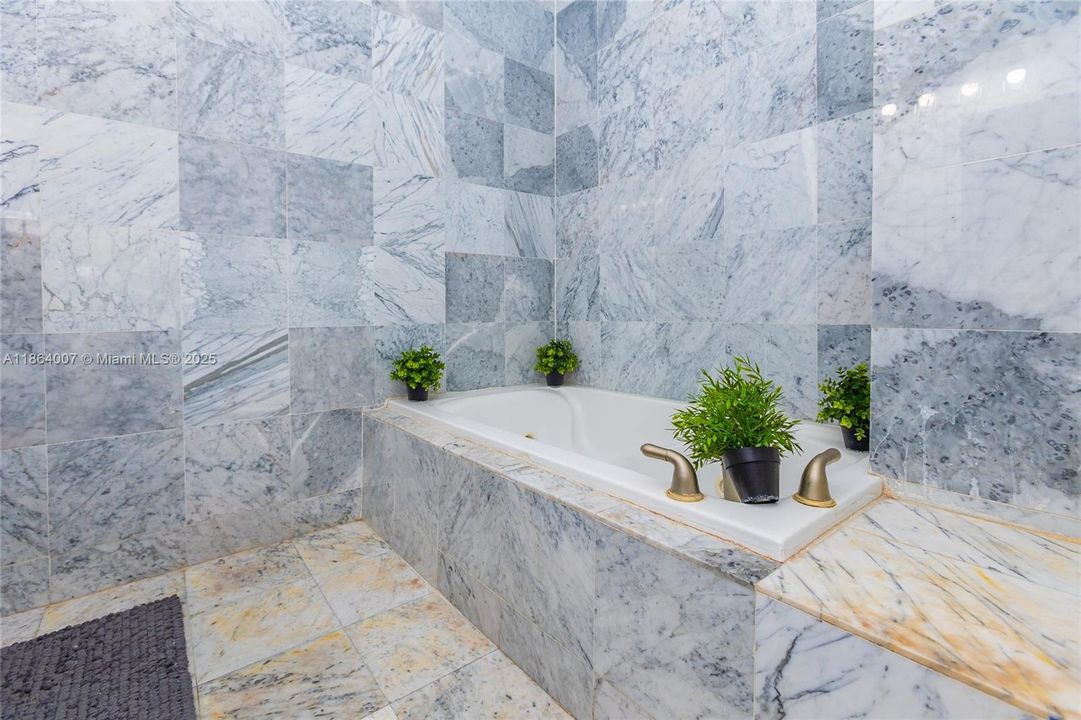 待售: $1,050,000 (3 贝兹, 2 浴室, 1681 平方英尺)