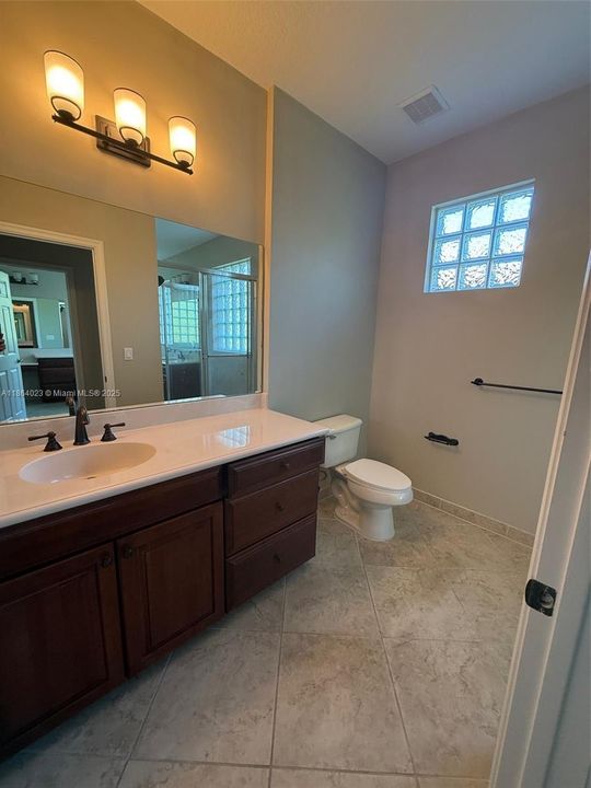 最近售出: $634,900 (5 贝兹, 3 浴室, 3119 平方英尺)