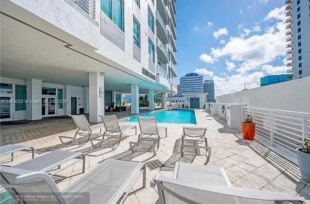 Active With Contract: $2,500 (1 beds, 1 baths, 607 Square Feet)