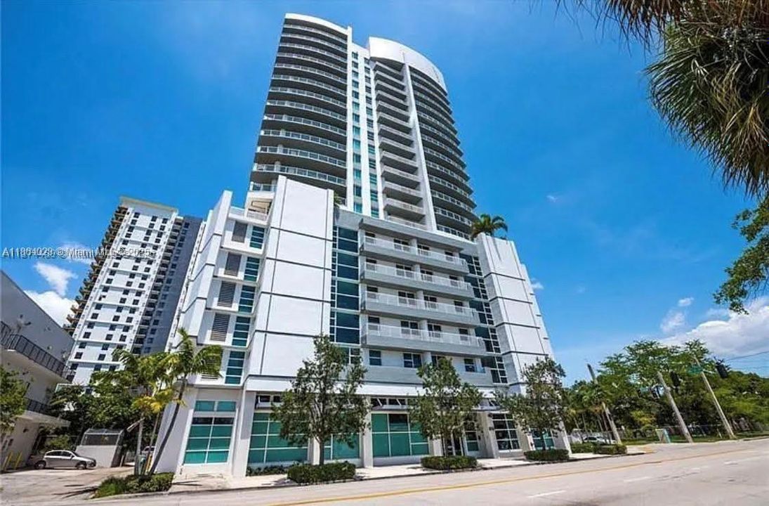 Active With Contract: $2,500 (1 beds, 1 baths, 607 Square Feet)