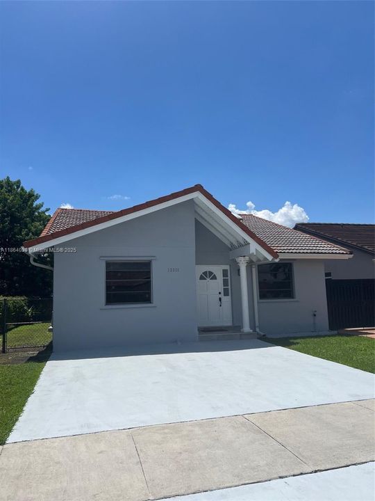 Active With Contract: $3,500 (3 beds, 2 baths, 1492 Square Feet)