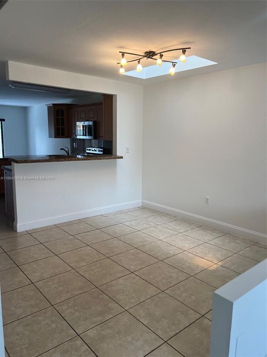 Active With Contract: $3,500 (3 beds, 2 baths, 1492 Square Feet)
