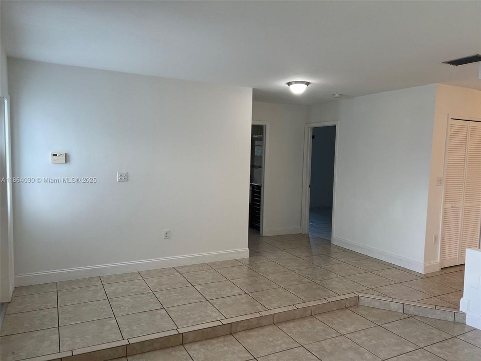 Active With Contract: $3,500 (3 beds, 2 baths, 1492 Square Feet)