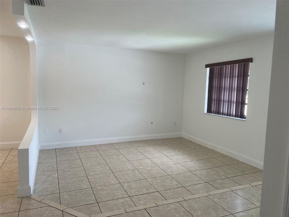 Active With Contract: $3,500 (3 beds, 2 baths, 1492 Square Feet)