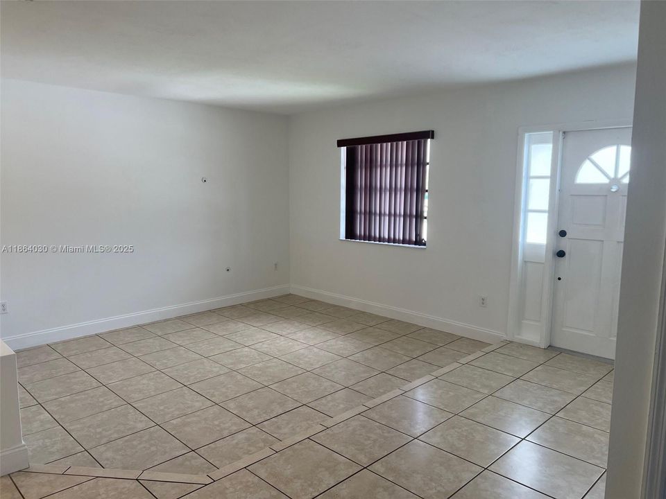 Active With Contract: $3,500 (3 beds, 2 baths, 1492 Square Feet)