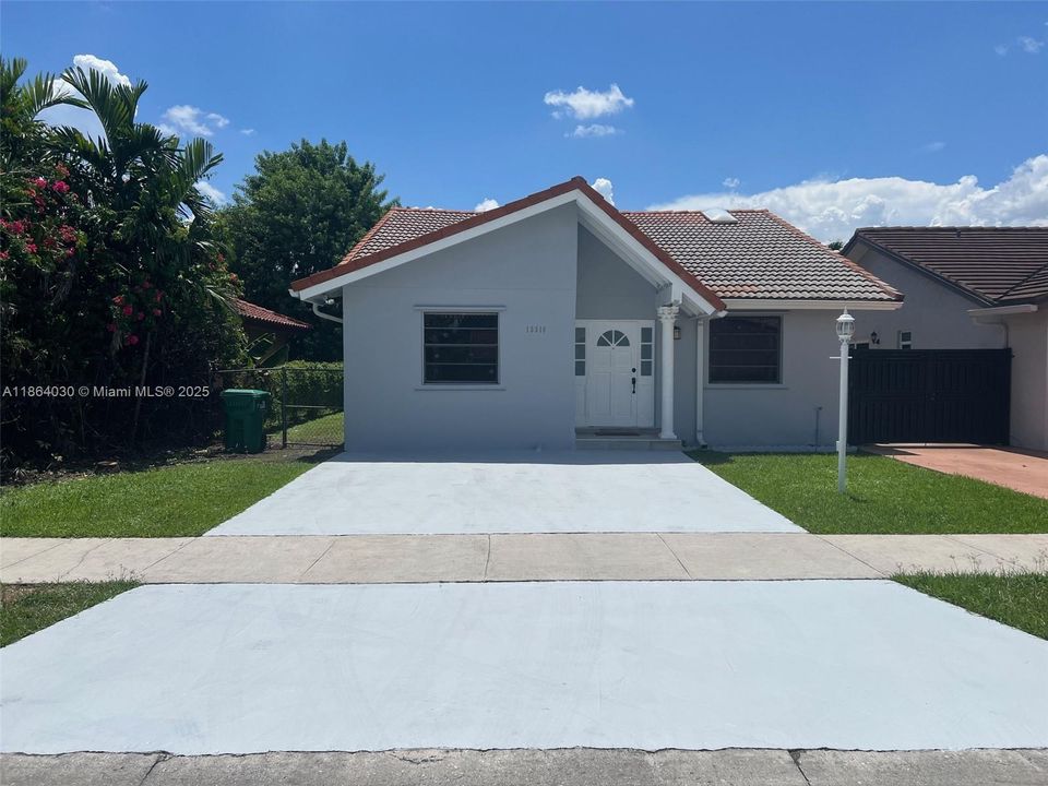 Active With Contract: $3,500 (3 beds, 2 baths, 1492 Square Feet)