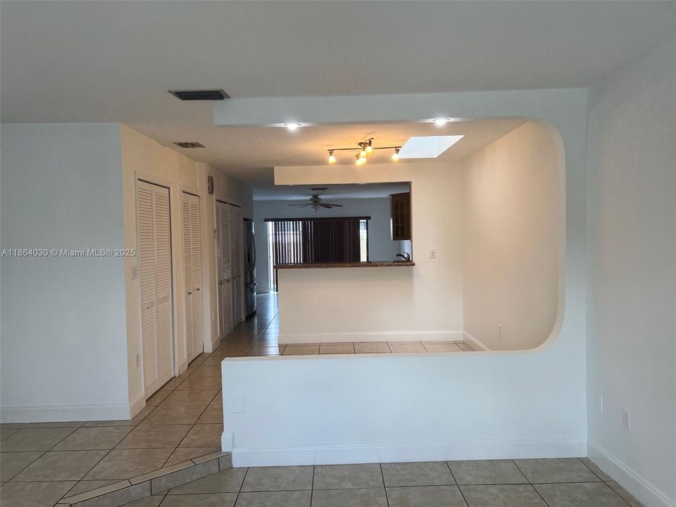 Active With Contract: $3,500 (3 beds, 2 baths, 1492 Square Feet)