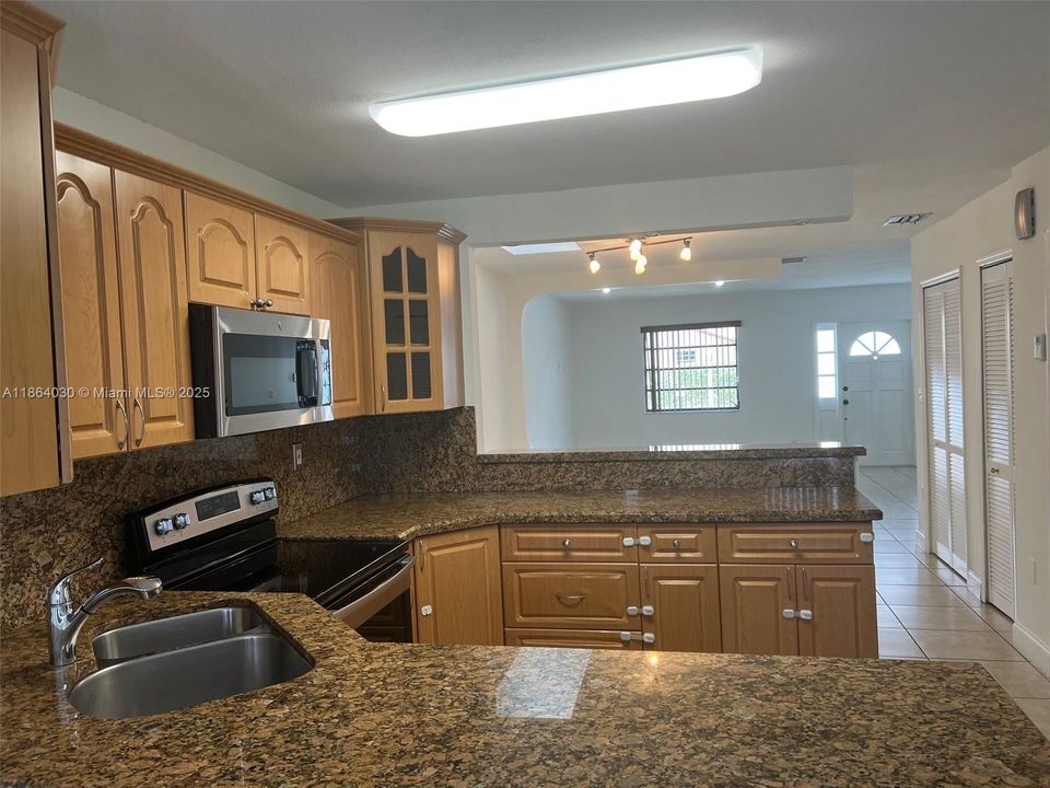 Active With Contract: $3,500 (3 beds, 2 baths, 1492 Square Feet)