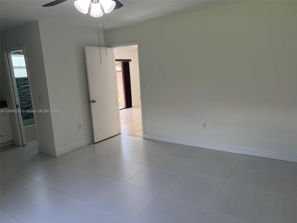 Active With Contract: $3,500 (3 beds, 2 baths, 1492 Square Feet)