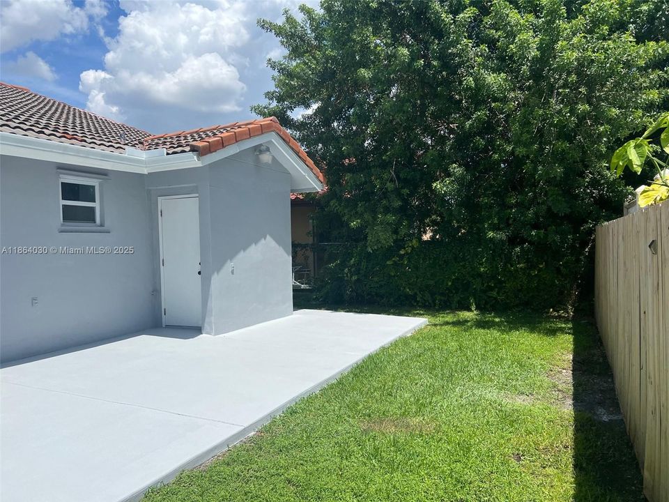 Active With Contract: $3,500 (3 beds, 2 baths, 1492 Square Feet)