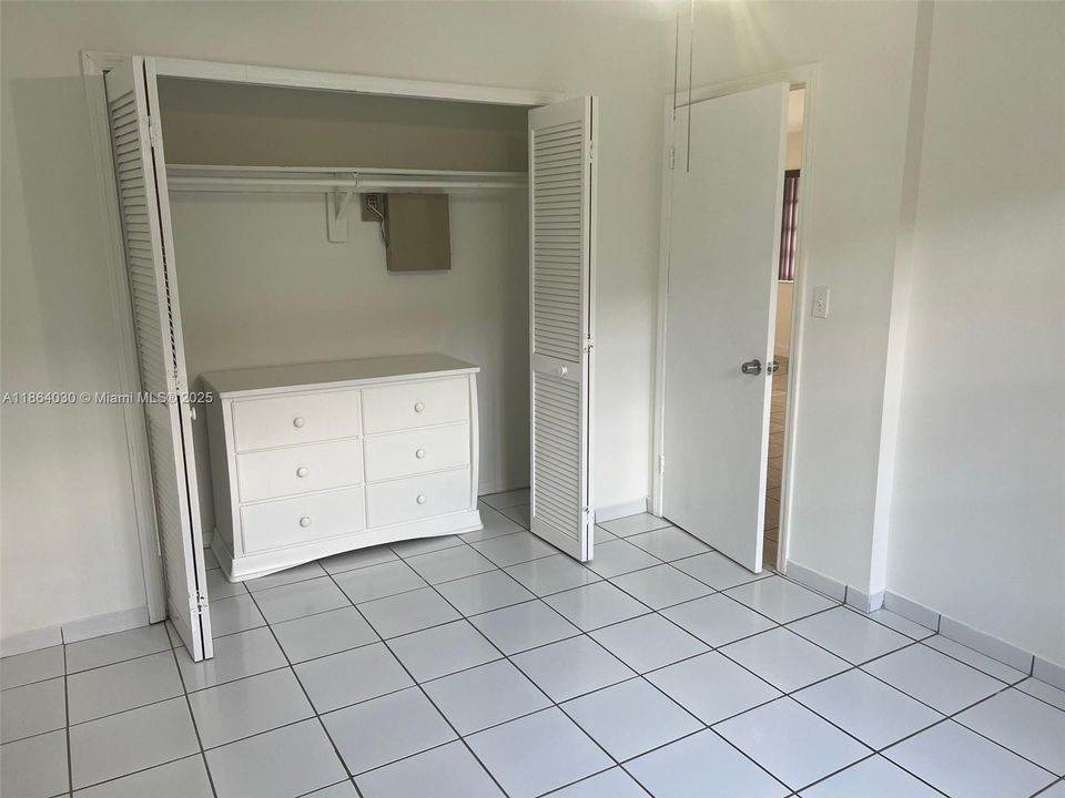 Active With Contract: $3,500 (3 beds, 2 baths, 1492 Square Feet)