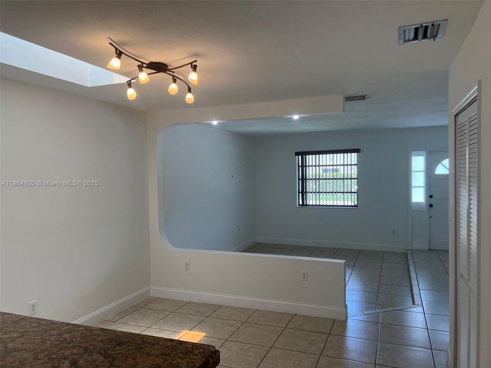 Active With Contract: $3,500 (3 beds, 2 baths, 1492 Square Feet)