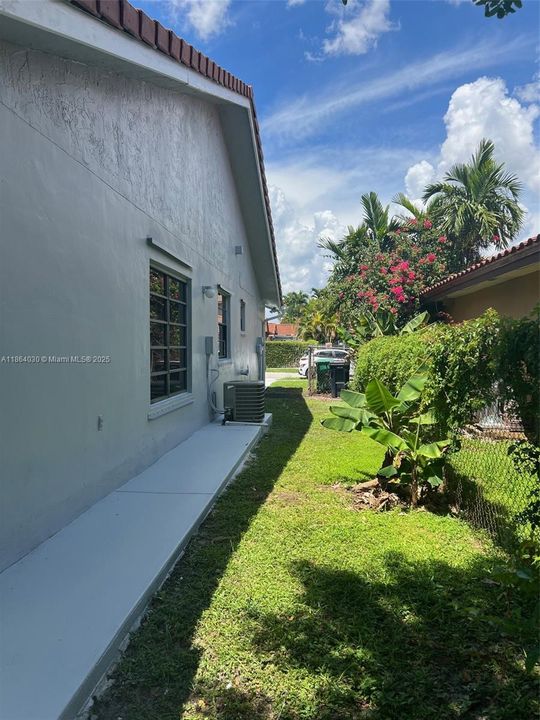 Active With Contract: $3,500 (3 beds, 2 baths, 1492 Square Feet)