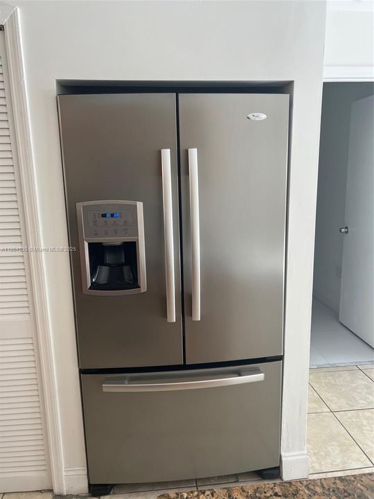 Active With Contract: $3,500 (3 beds, 2 baths, 1492 Square Feet)