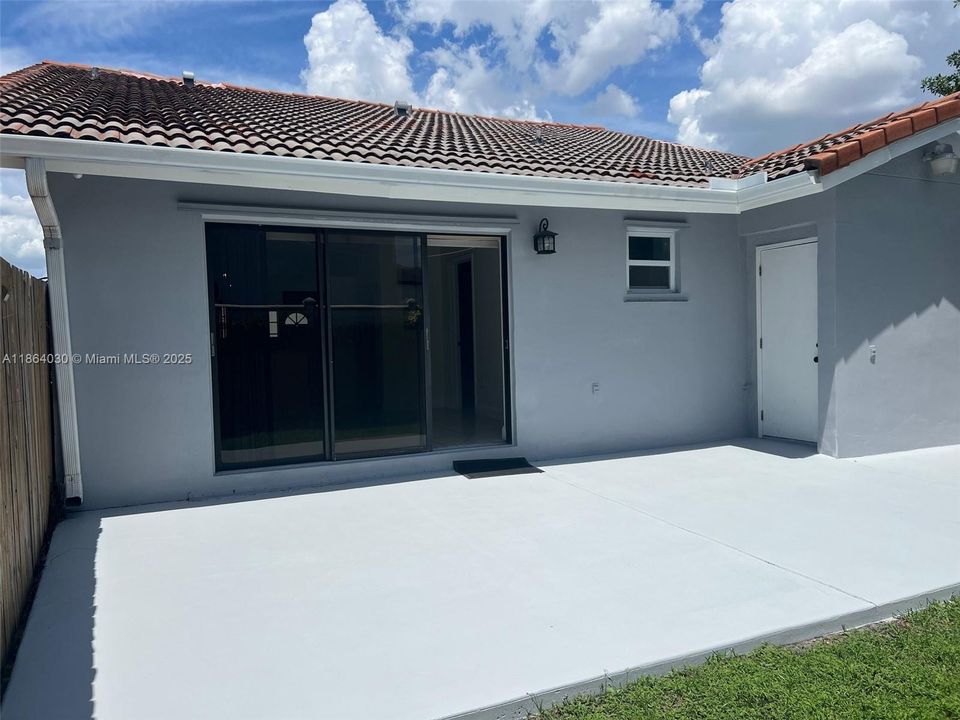 Active With Contract: $3,500 (3 beds, 2 baths, 1492 Square Feet)