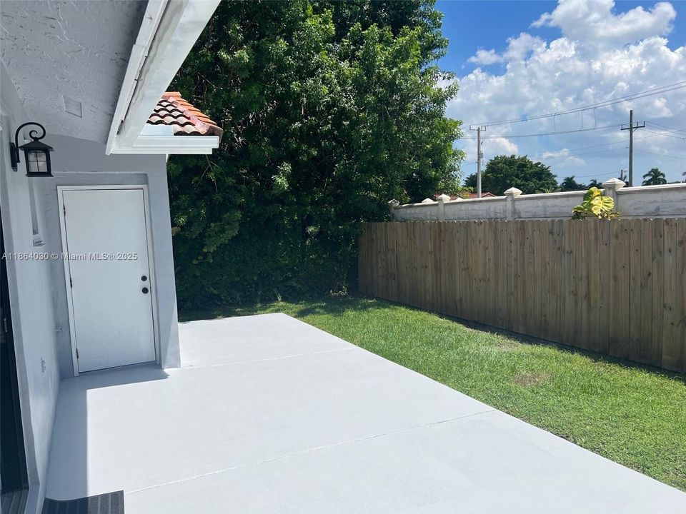 Active With Contract: $3,500 (3 beds, 2 baths, 1492 Square Feet)