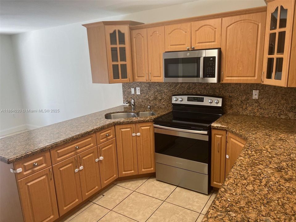 Active With Contract: $3,500 (3 beds, 2 baths, 1492 Square Feet)