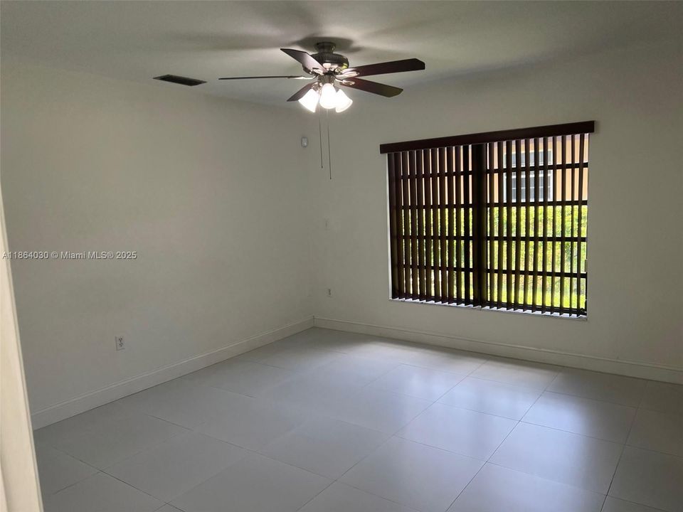 Active With Contract: $3,500 (3 beds, 2 baths, 1492 Square Feet)