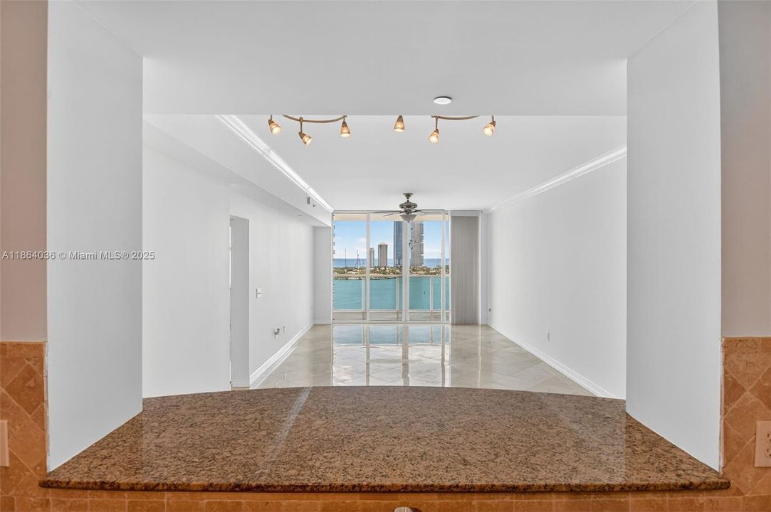 На продажу: $715,000 (3 спален, 3 ванн, 1720 Квадратных фут)