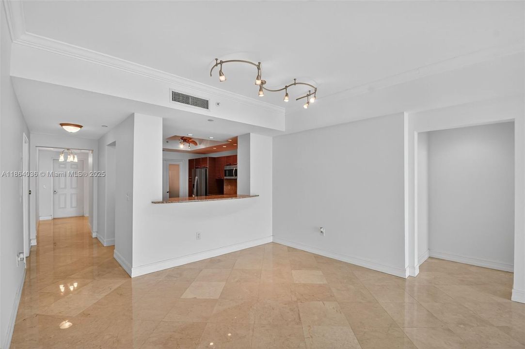 На продажу: $715,000 (3 спален, 3 ванн, 1720 Квадратных фут)