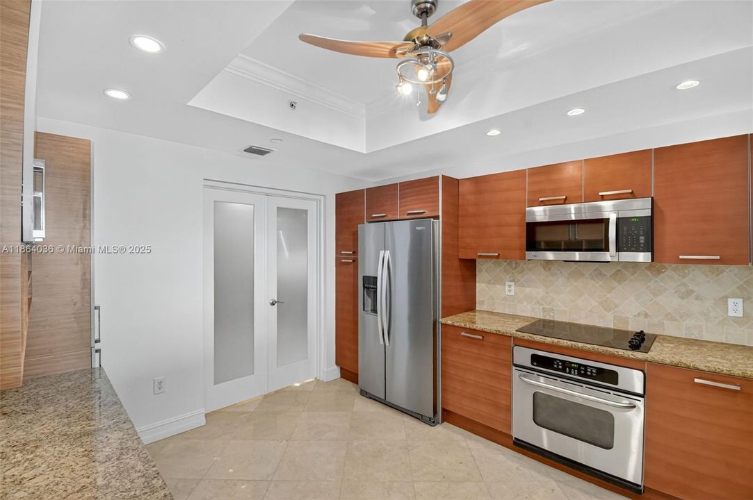 На продажу: $715,000 (3 спален, 3 ванн, 1720 Квадратных фут)