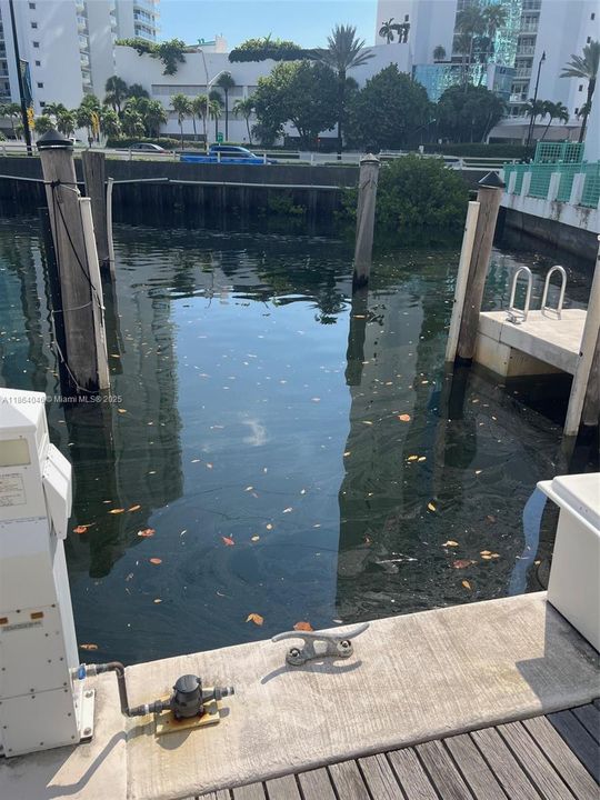 Active With Contract: $159,000 (1,193 sqft)