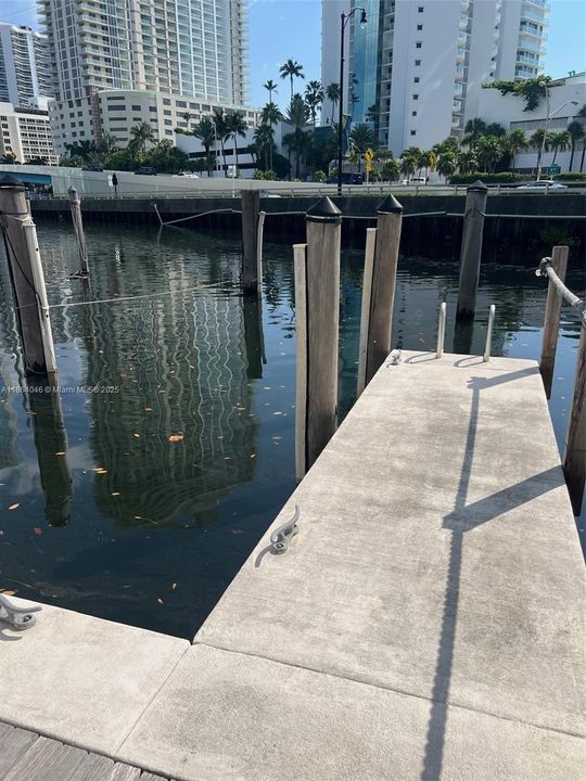 Active With Contract: $159,000 (1,193 sqft)