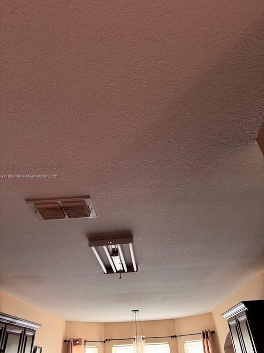 最近售出: $265,000 (3 贝兹, 2 浴室, 1528 平方英尺)