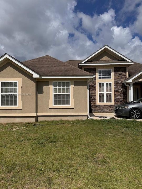 最近售出: $265,000 (3 贝兹, 2 浴室, 1528 平方英尺)