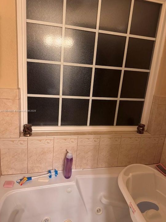 最近售出: $265,000 (3 贝兹, 2 浴室, 1528 平方英尺)