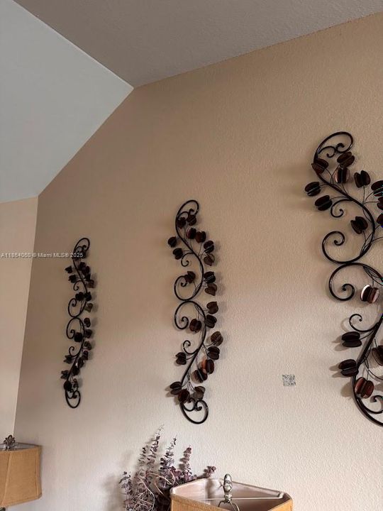 最近售出: $265,000 (3 贝兹, 2 浴室, 1528 平方英尺)