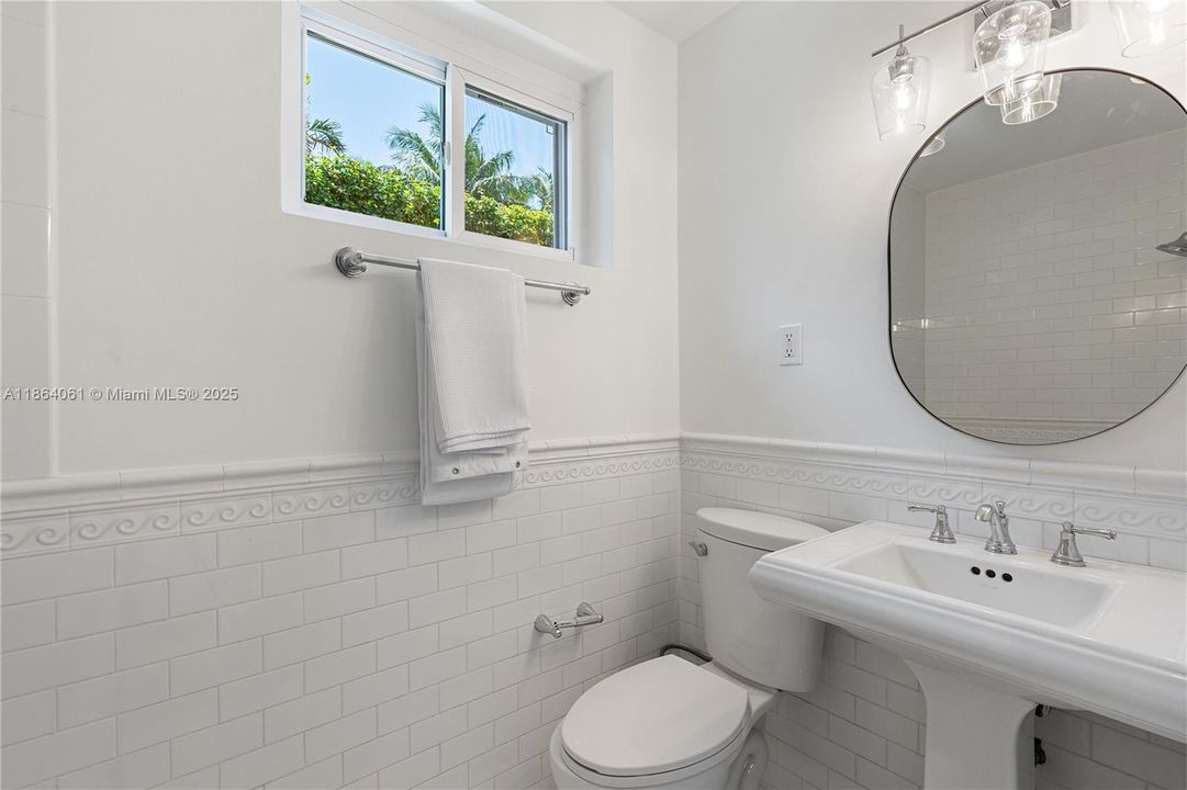 Recently Sold: $2,300,000 (5 beds, 4 baths, 2977 Square Feet)