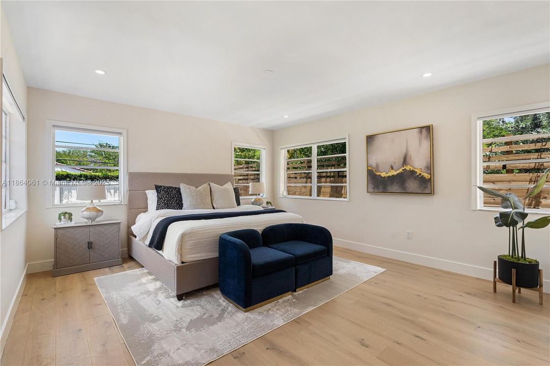 Recently Sold: $2,300,000 (5 beds, 4 baths, 2977 Square Feet)