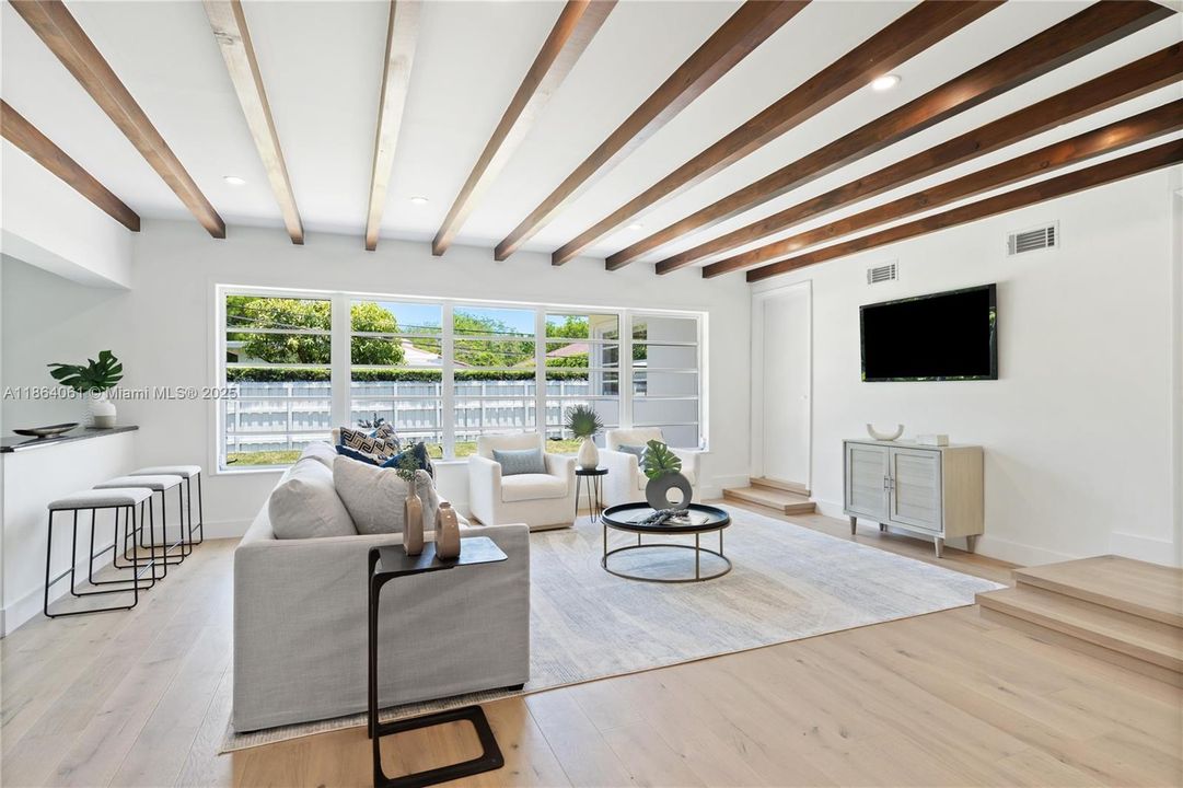 Recently Sold: $2,300,000 (5 beds, 4 baths, 2977 Square Feet)