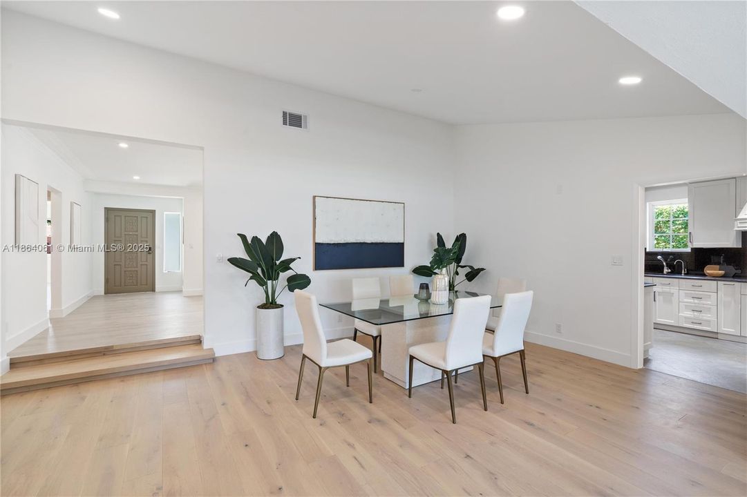 Recently Sold: $2,300,000 (5 beds, 4 baths, 2977 Square Feet)