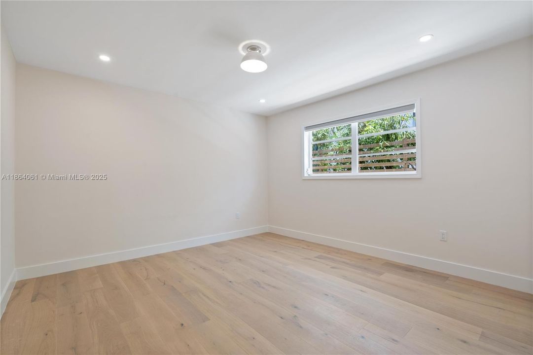 Recently Sold: $2,300,000 (5 beds, 4 baths, 2977 Square Feet)