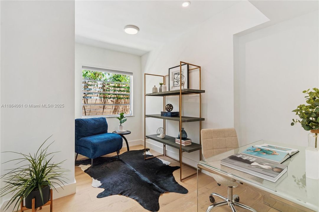 Recently Sold: $2,300,000 (5 beds, 4 baths, 2977 Square Feet)