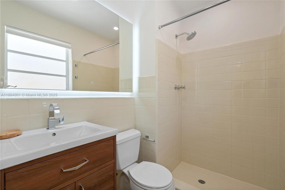 Recently Sold: $2,300,000 (5 beds, 4 baths, 2977 Square Feet)