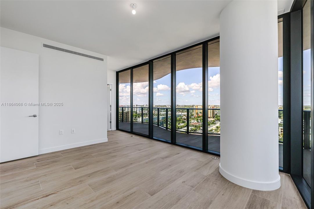 Active With Contract: $3,695,000 (3 beds, 3 baths, 2590 Square Feet)