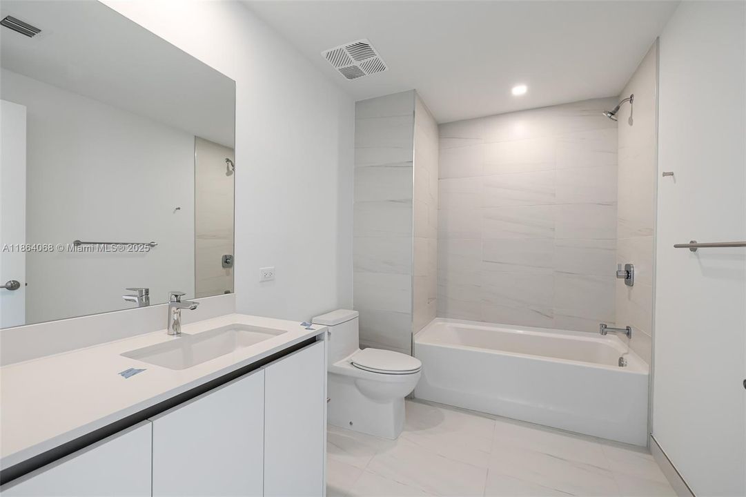 Active With Contract: $3,695,000 (3 beds, 3 baths, 2590 Square Feet)