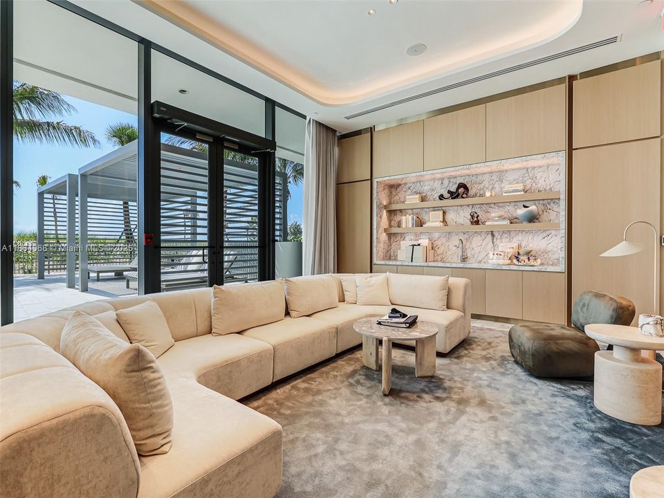 Active With Contract: $3,695,000 (3 beds, 3 baths, 2590 Square Feet)