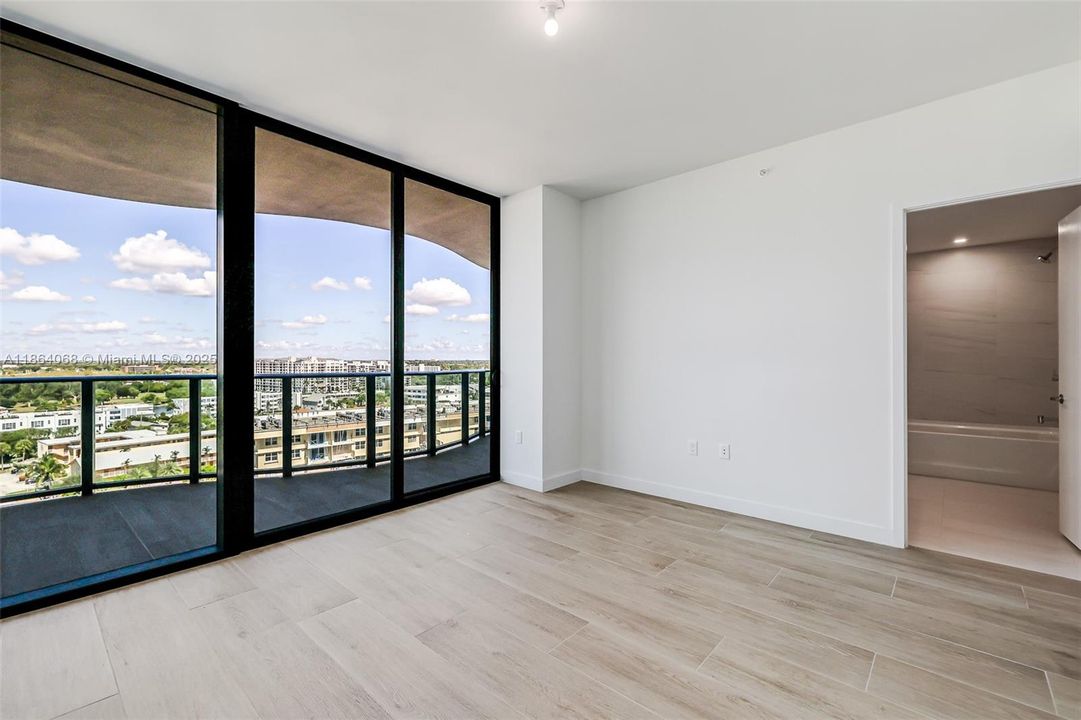 Active With Contract: $3,695,000 (3 beds, 3 baths, 2590 Square Feet)