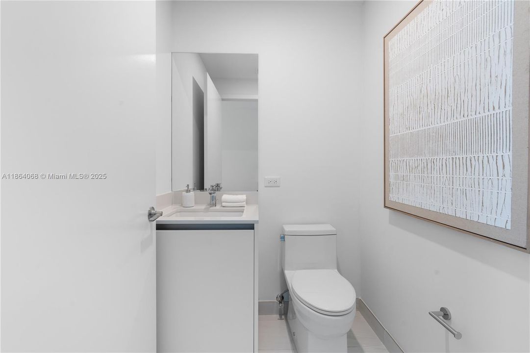 Active With Contract: $3,695,000 (3 beds, 3 baths, 2590 Square Feet)