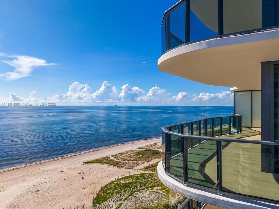 Active With Contract: $3,695,000 (3 beds, 3 baths, 2590 Square Feet)