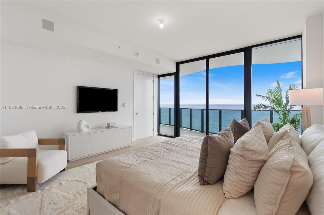 Active With Contract: $3,695,000 (3 beds, 3 baths, 2590 Square Feet)