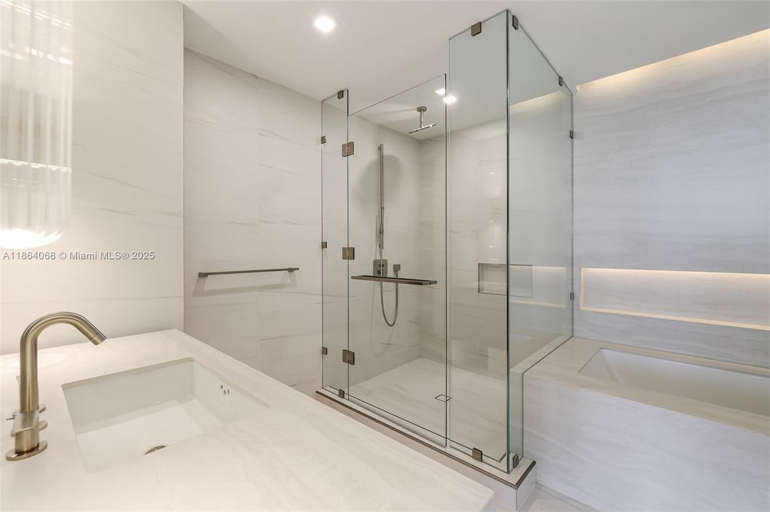 Active With Contract: $3,695,000 (3 beds, 3 baths, 2590 Square Feet)