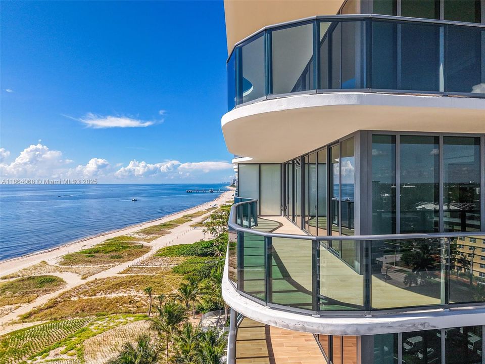 Active With Contract: $3,695,000 (3 beds, 3 baths, 2590 Square Feet)