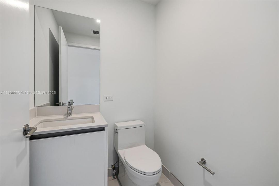 Active With Contract: $3,695,000 (3 beds, 3 baths, 2590 Square Feet)